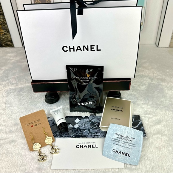 Chanel bag with minis and handmade earrings with scarf and greeting card - Picture 1 of 3